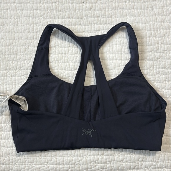 Arc'teryx Essent Women's Sports Bra-Navy. Size 6 (small) - Picture 4 of 5